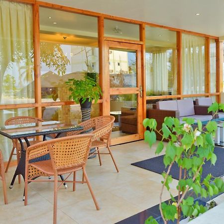Crystal Beach Inn Male Ngoại thất bức ảnh