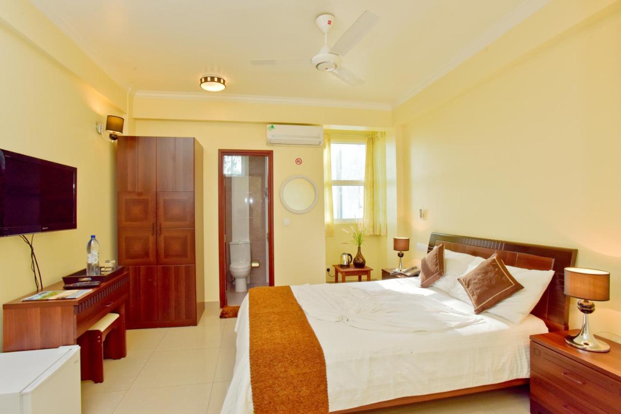 Crystal Beach Inn Male Ngoại thất bức ảnh