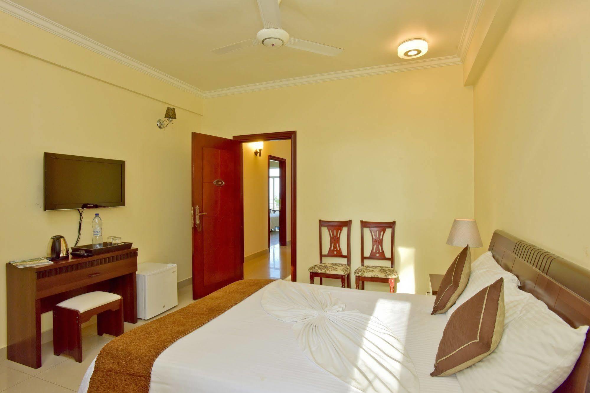 Crystal Beach Inn Male Ngoại thất bức ảnh