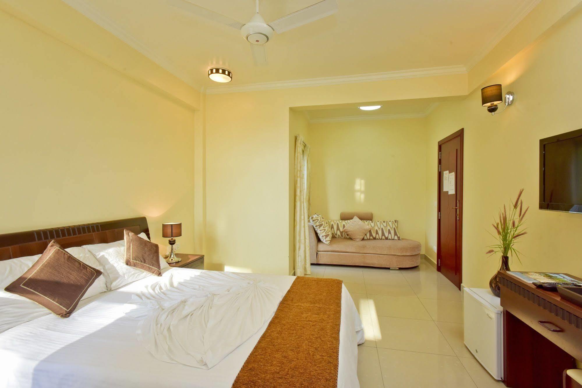 Crystal Beach Inn Male Ngoại thất bức ảnh